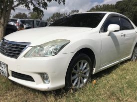 Toyota Crown S200 (Royal Saloon)
