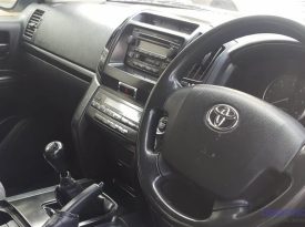 Toyota Land Cruiser J200 (GX)